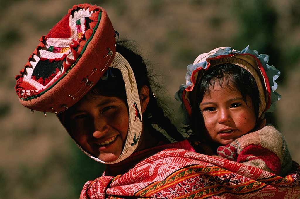 1085060-Quechua-Mom-&-child